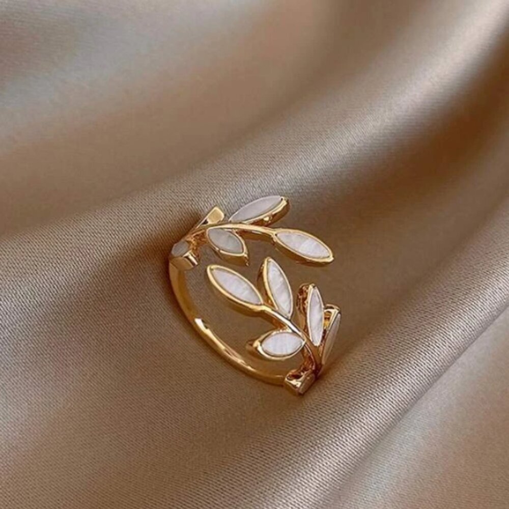 Leafy Serenity Cuff Ring Cream